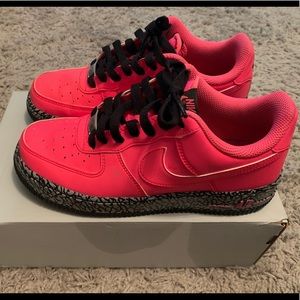 Nike Air Force 1 Low GS Hyper Pink / Black Size 5y